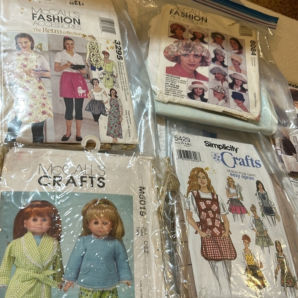 Patterns McCall’s/ Simplicity/Butterick Variety - Picture 2 of 11
